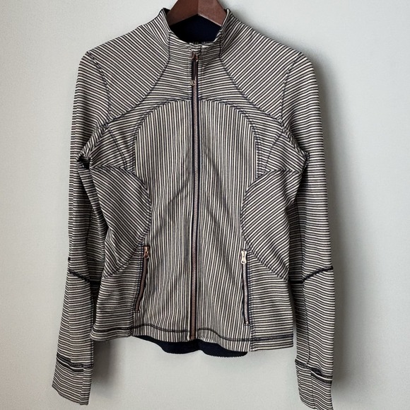 Lululemon Womens Forme Jacket Sz 8 Navy Blue Stripes Rose Gold Zip Stretch Yoga - Picture 1 of 14